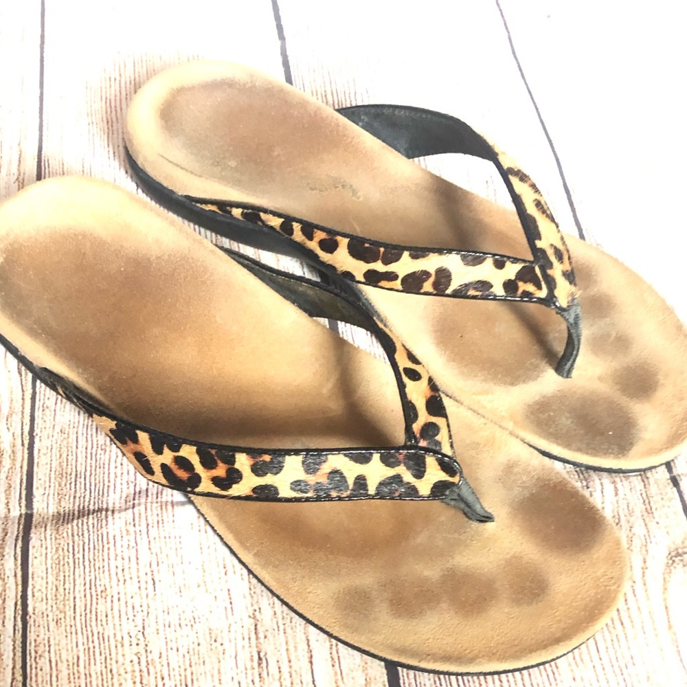 Vionic Leopard Print Tan Brown Flip Flop Sandals